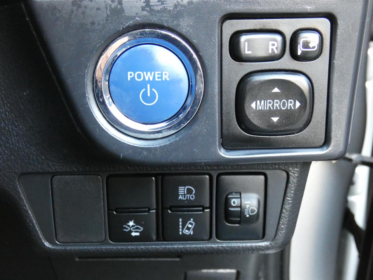 2021 Toyota COROLLA thumbnail