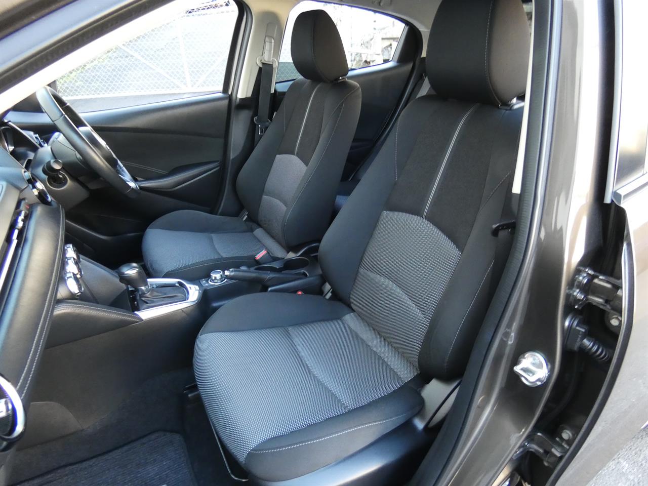 2017 Mazda DEMIO thumbnail