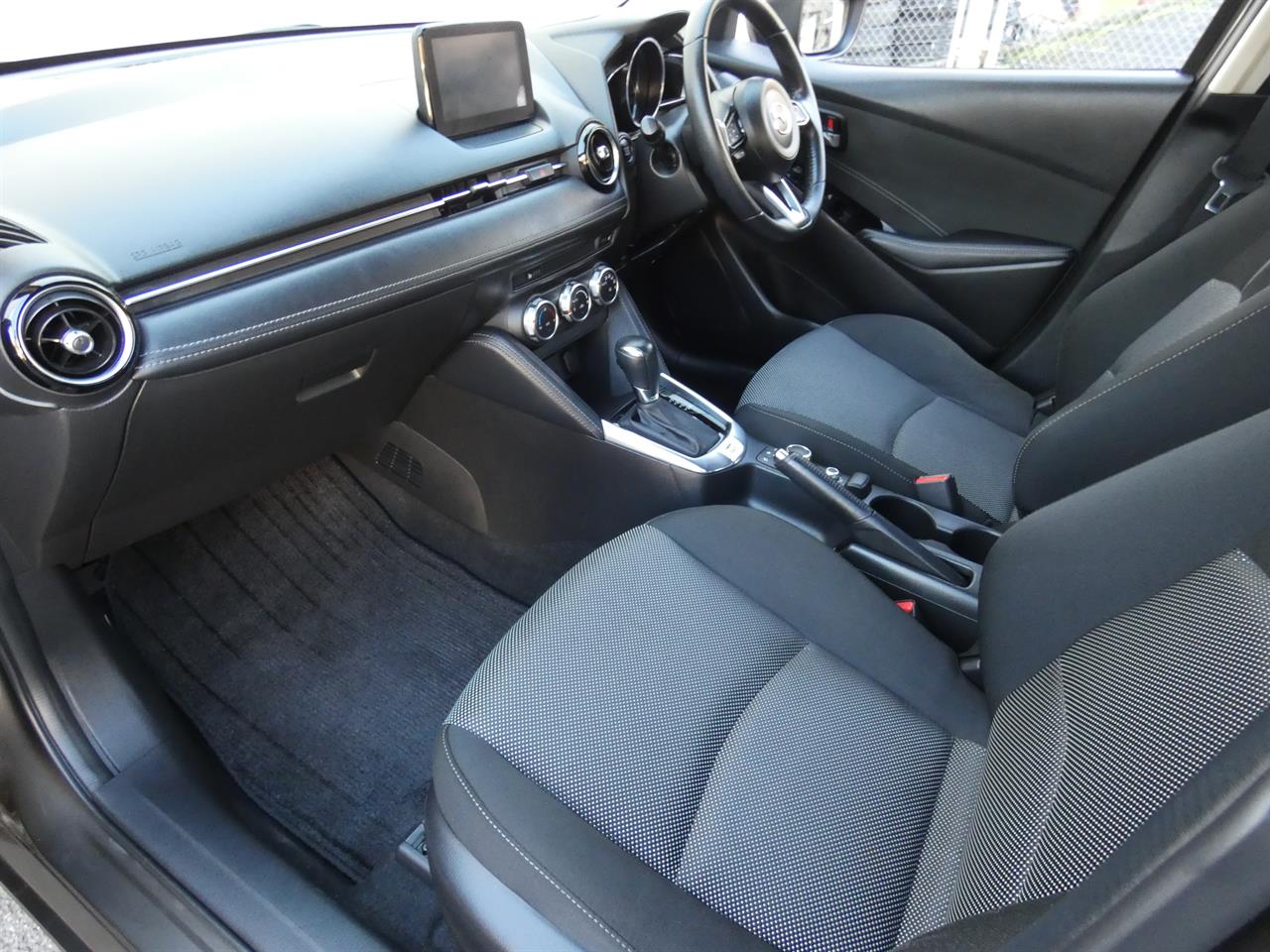 2017 Mazda DEMIO thumbnail