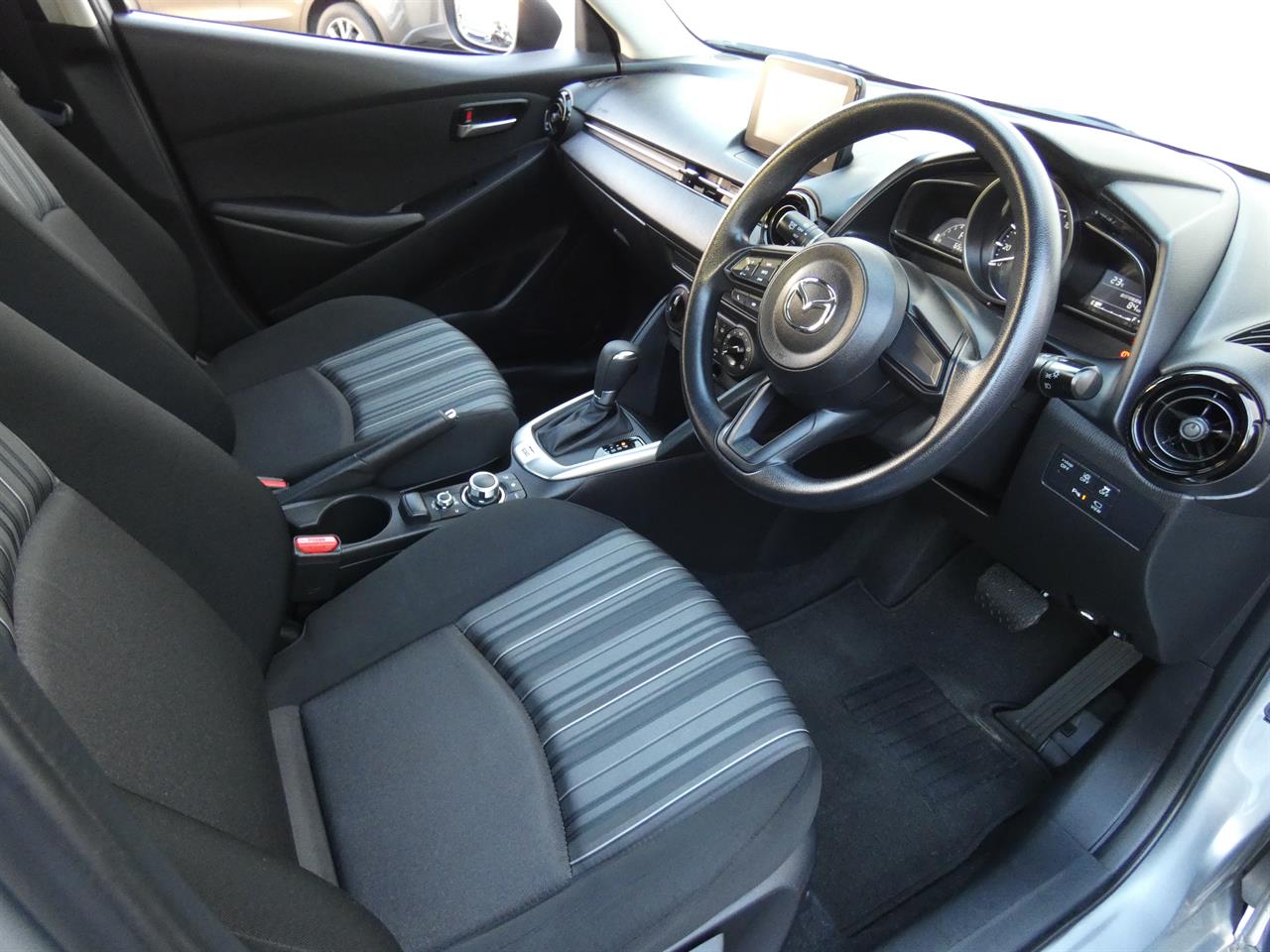 2021 Mazda 2 thumbnail