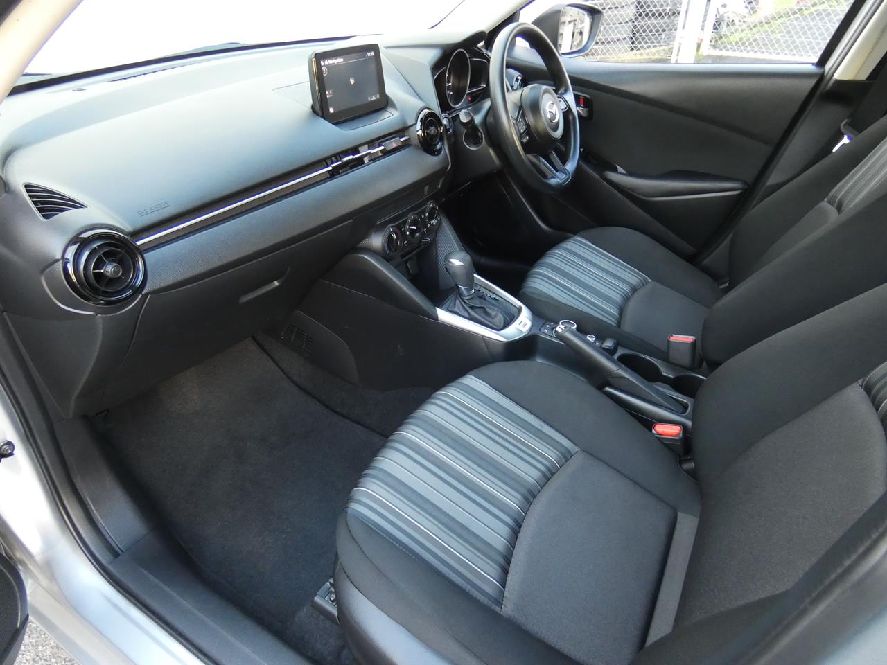 2021 Mazda 2 thumbnail