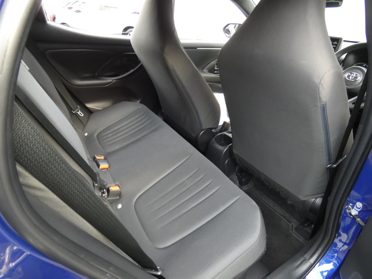 2021 Toyota YARIS thumbnail