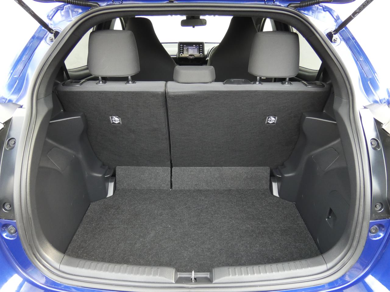 2021 Toyota YARIS thumbnail