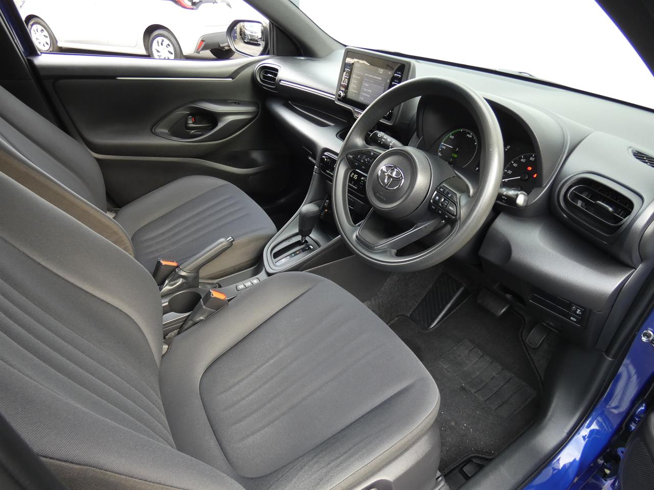 2021 Toyota YARIS thumbnail