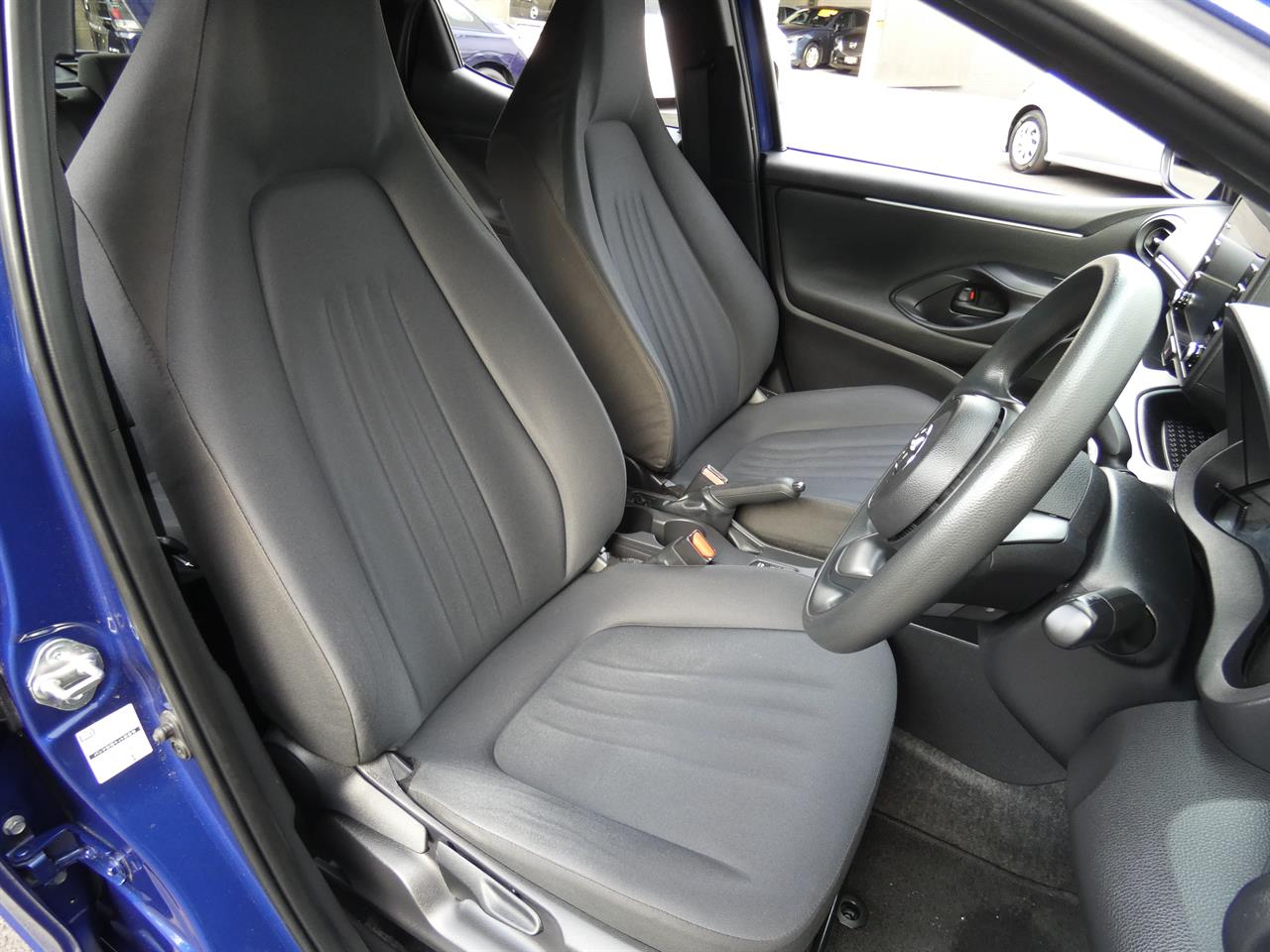 2021 Toyota YARIS thumbnail