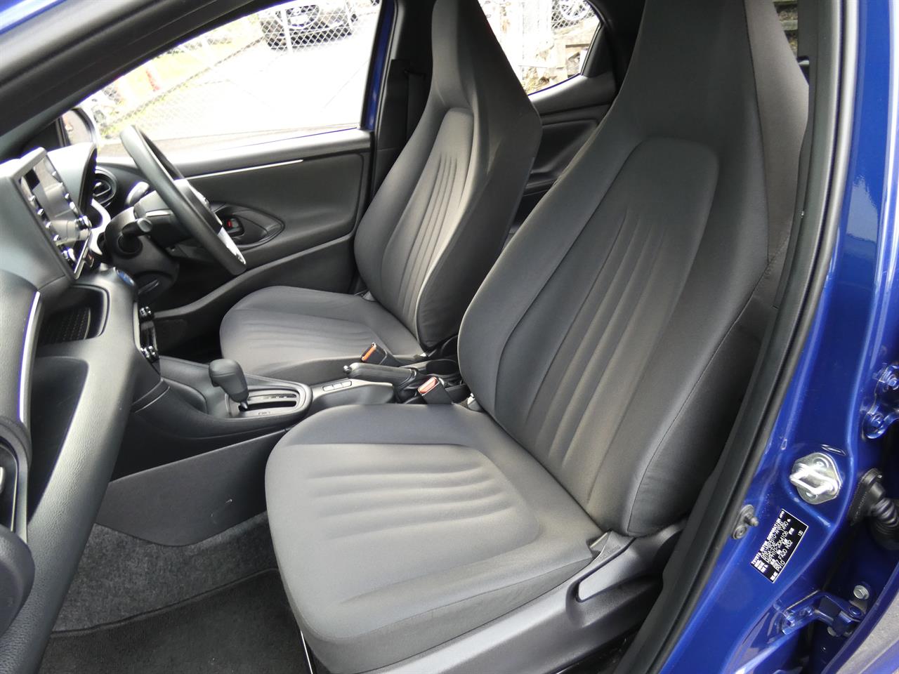 2021 Toyota YARIS thumbnail