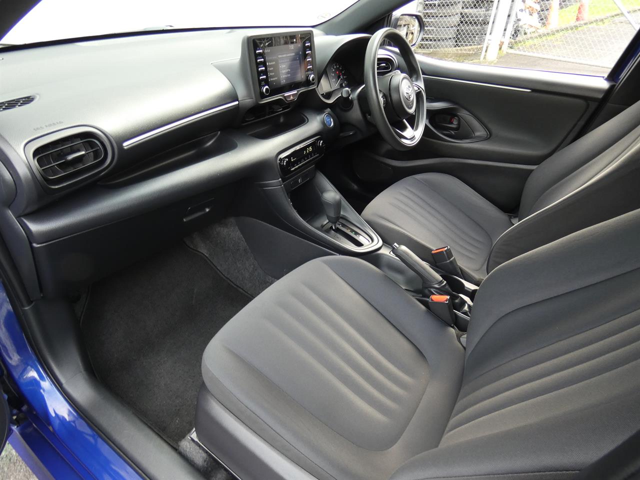 2021 Toyota YARIS thumbnail