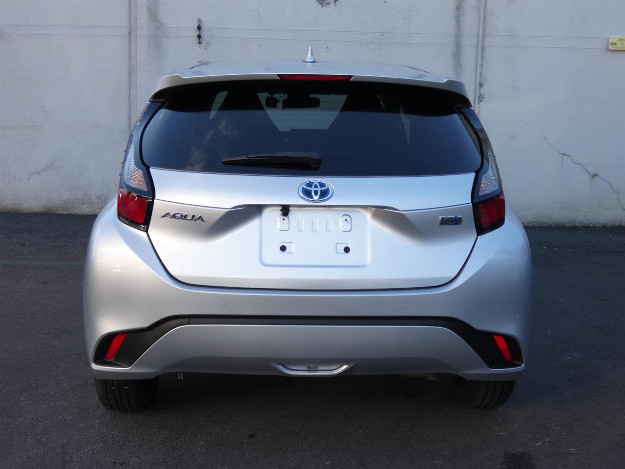 2022 Toyota AQUA thumbnail