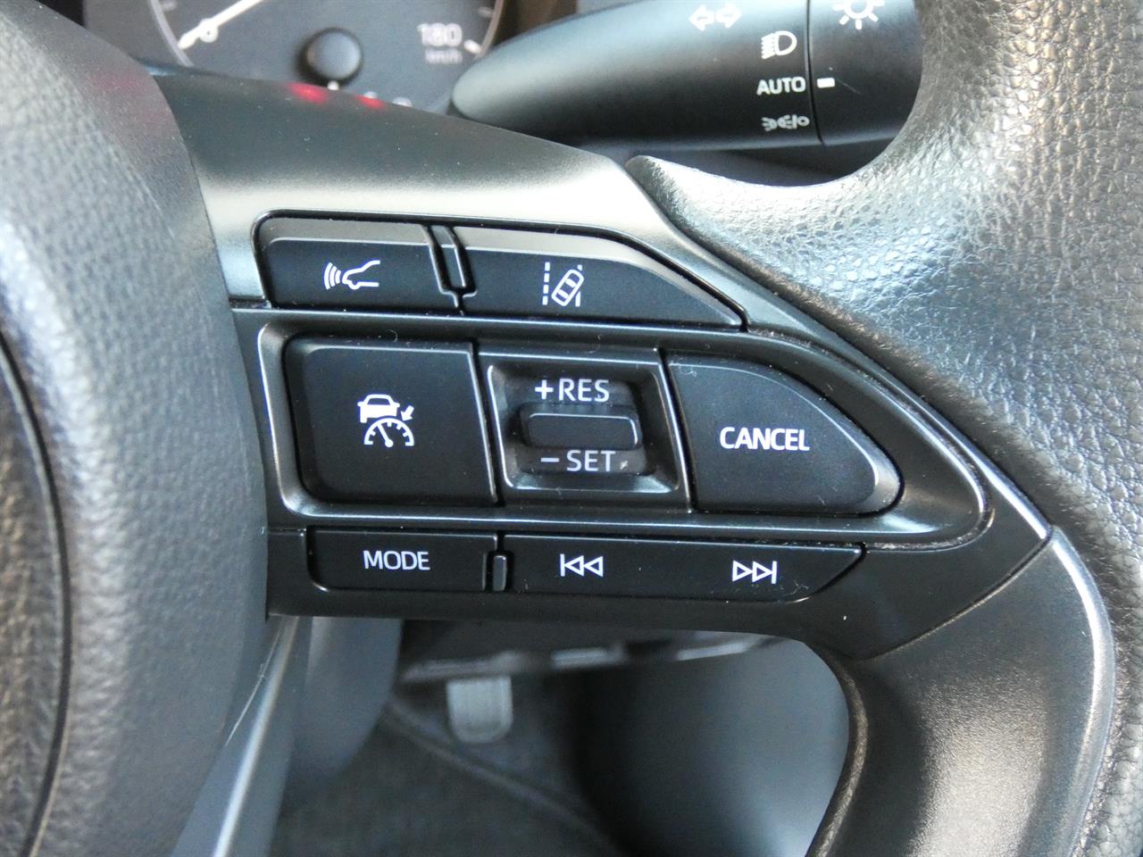 2021 Toyota YARIS thumbnail