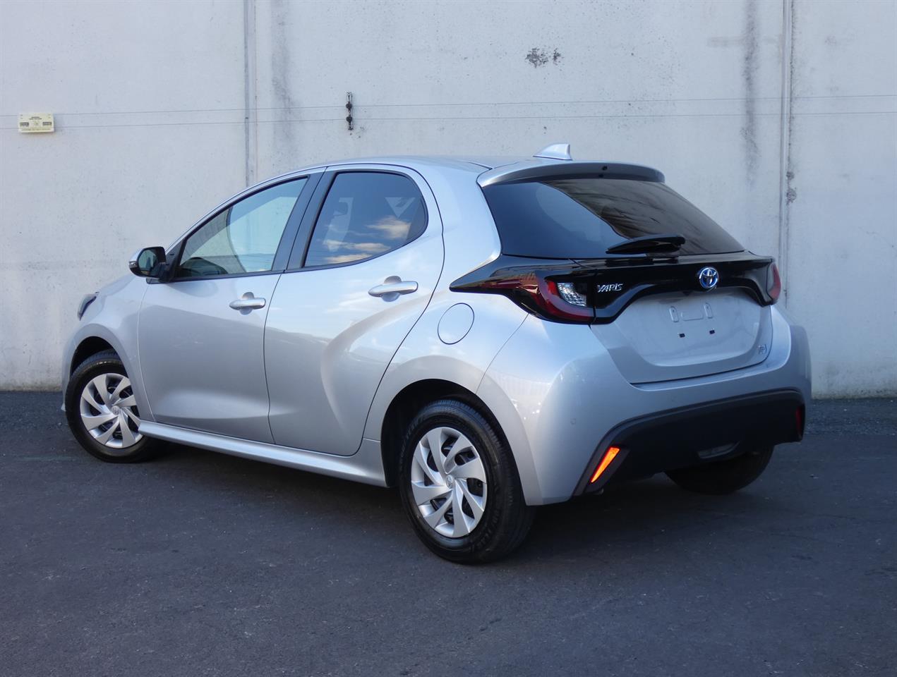 2021 Toyota YARIS thumbnail