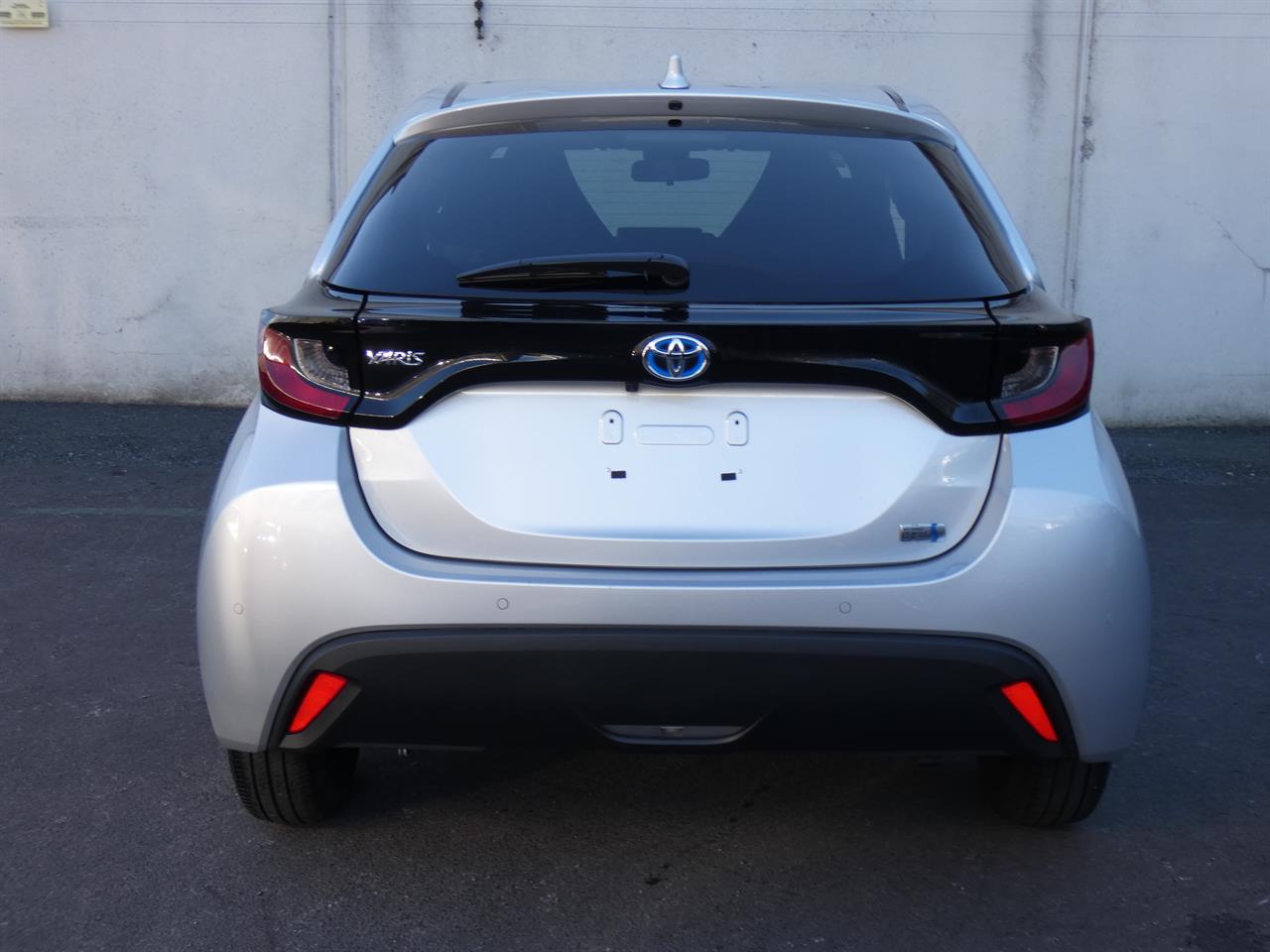 2021 Toyota YARIS thumbnail