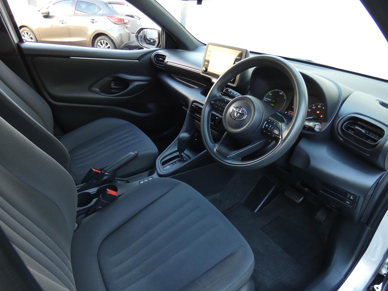 2021 Toyota YARIS thumbnail