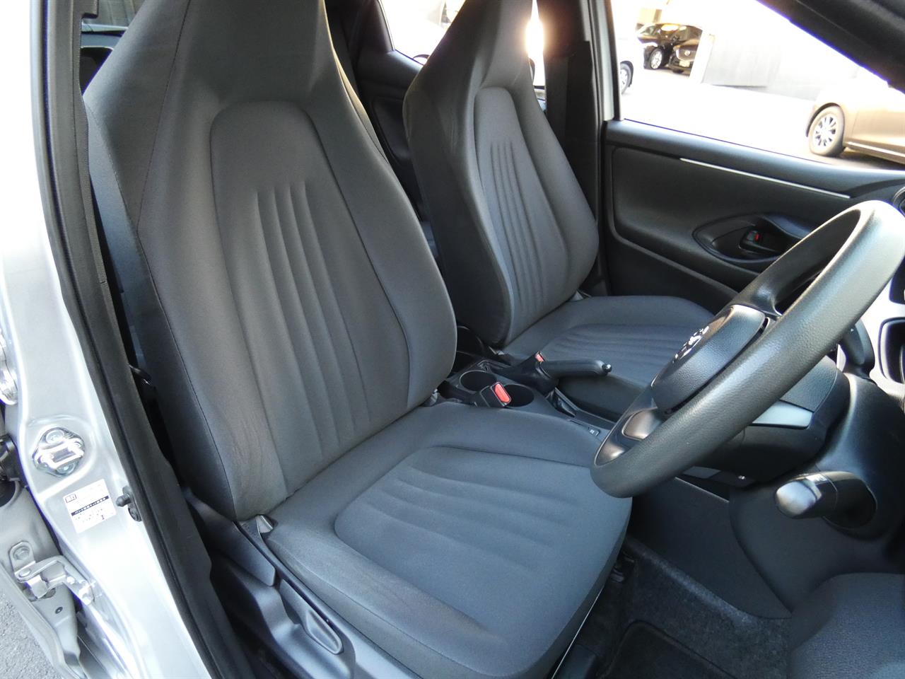 2021 Toyota YARIS thumbnail