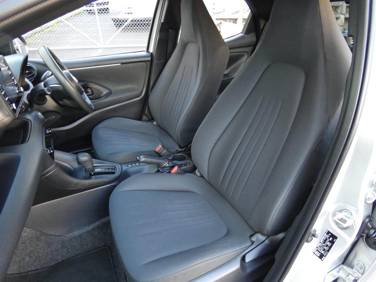 2021 Toyota YARIS thumbnail