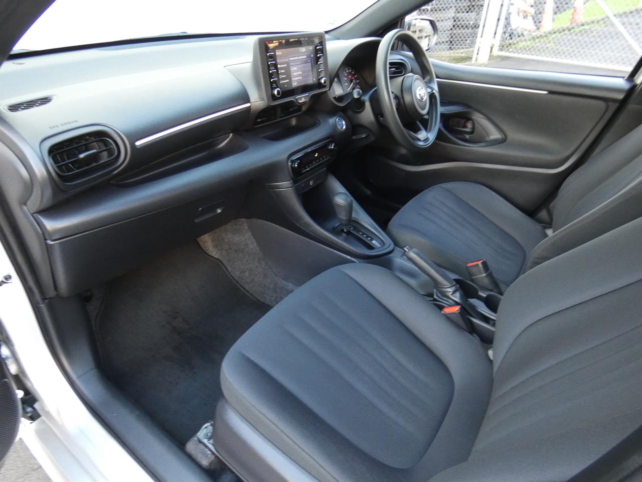 2021 Toyota YARIS thumbnail