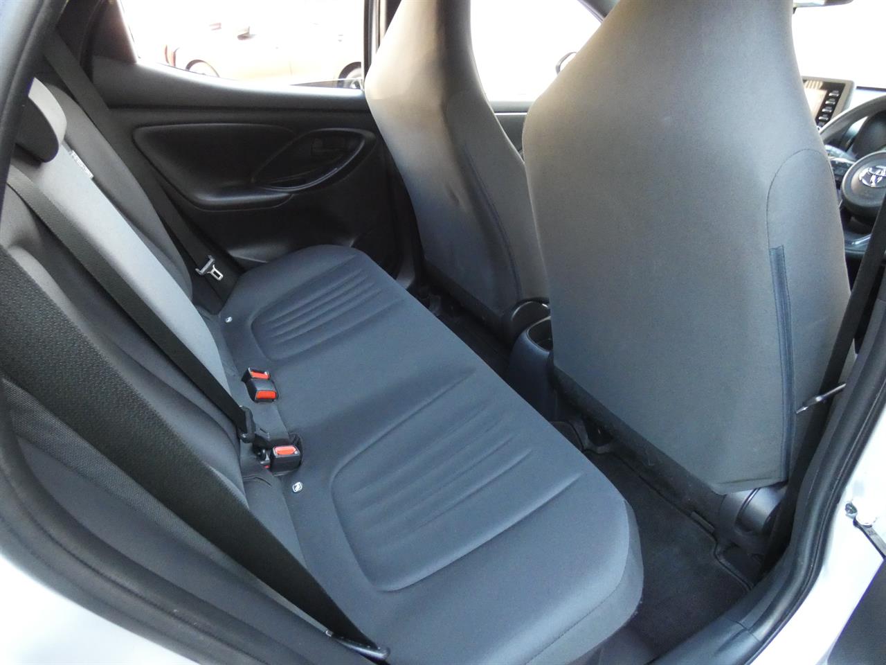 2021 Toyota YARIS thumbnail