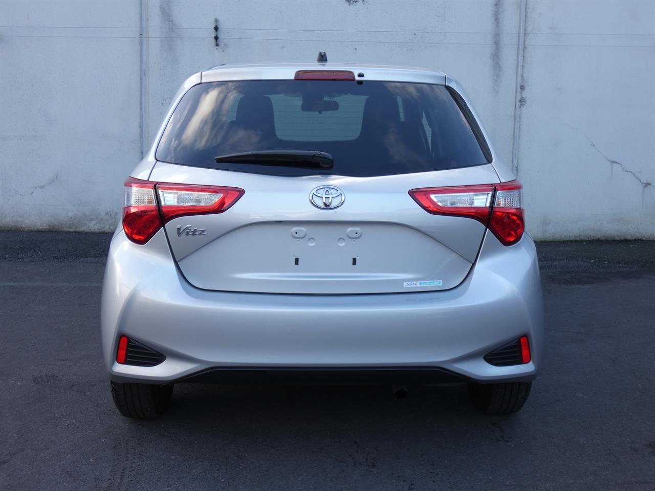2017 Toyota VITZ thumbnail