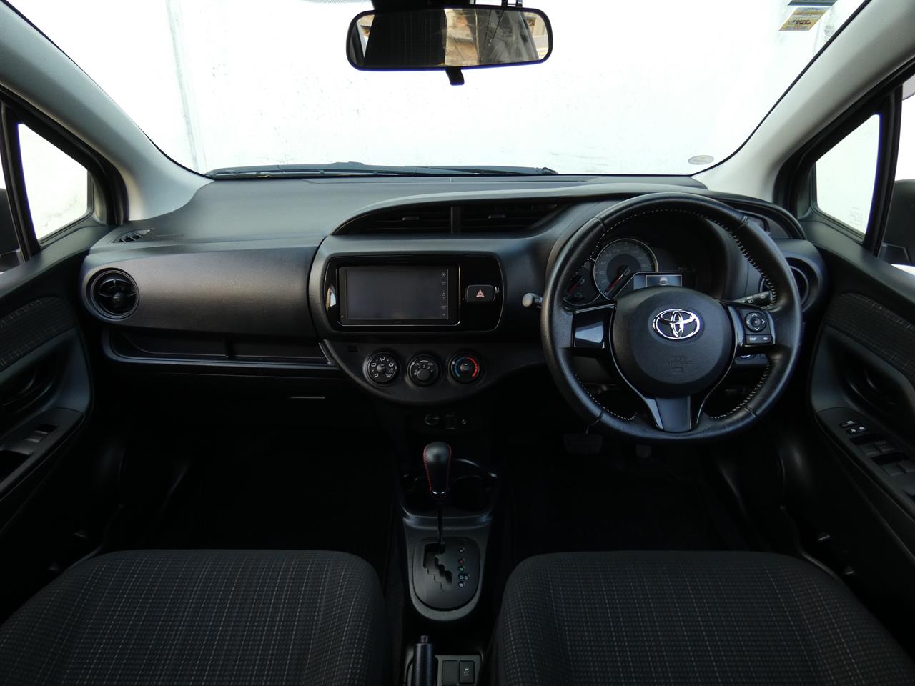 2017 Toyota VITZ thumbnail
