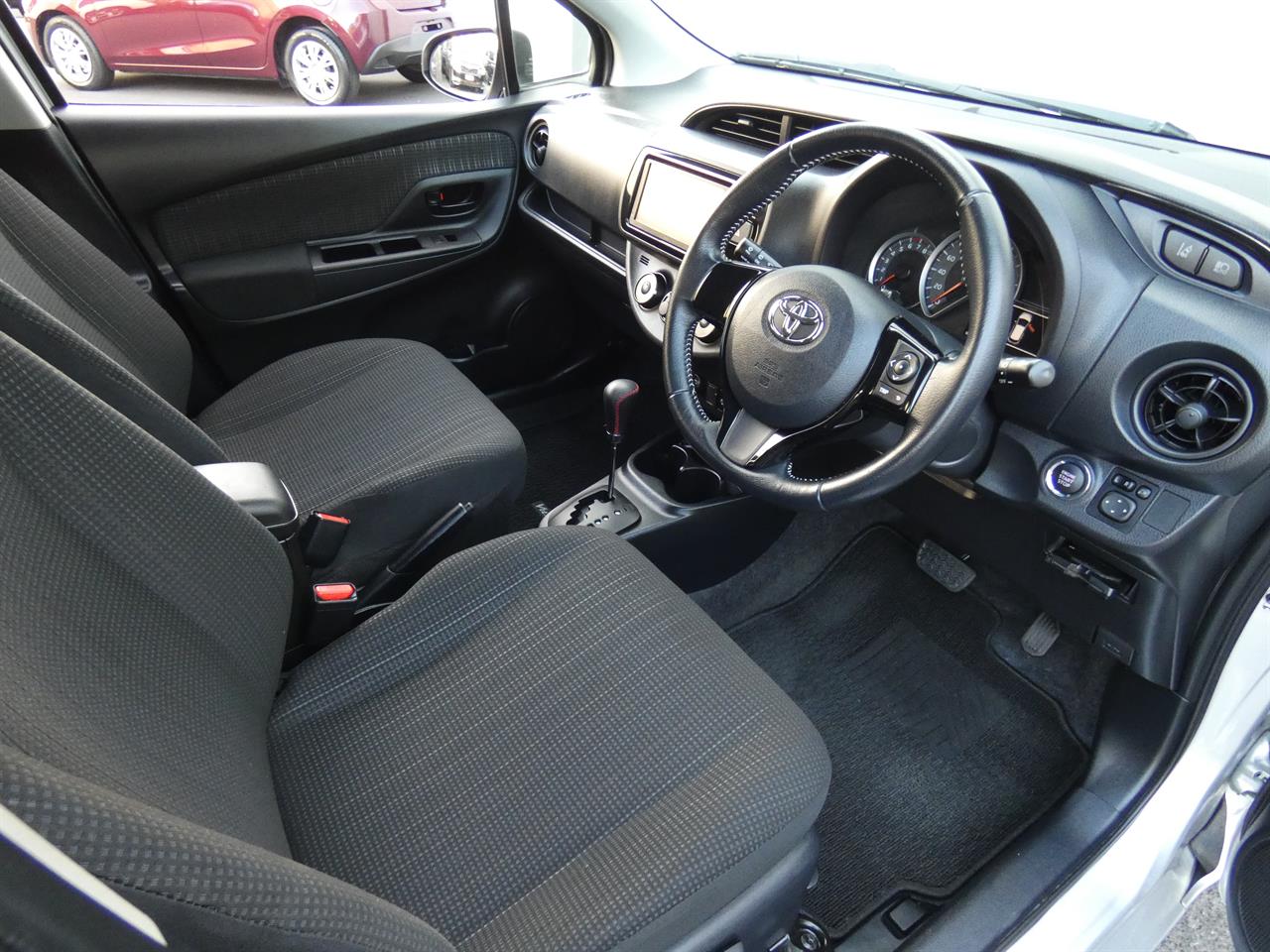 2017 Toyota VITZ thumbnail