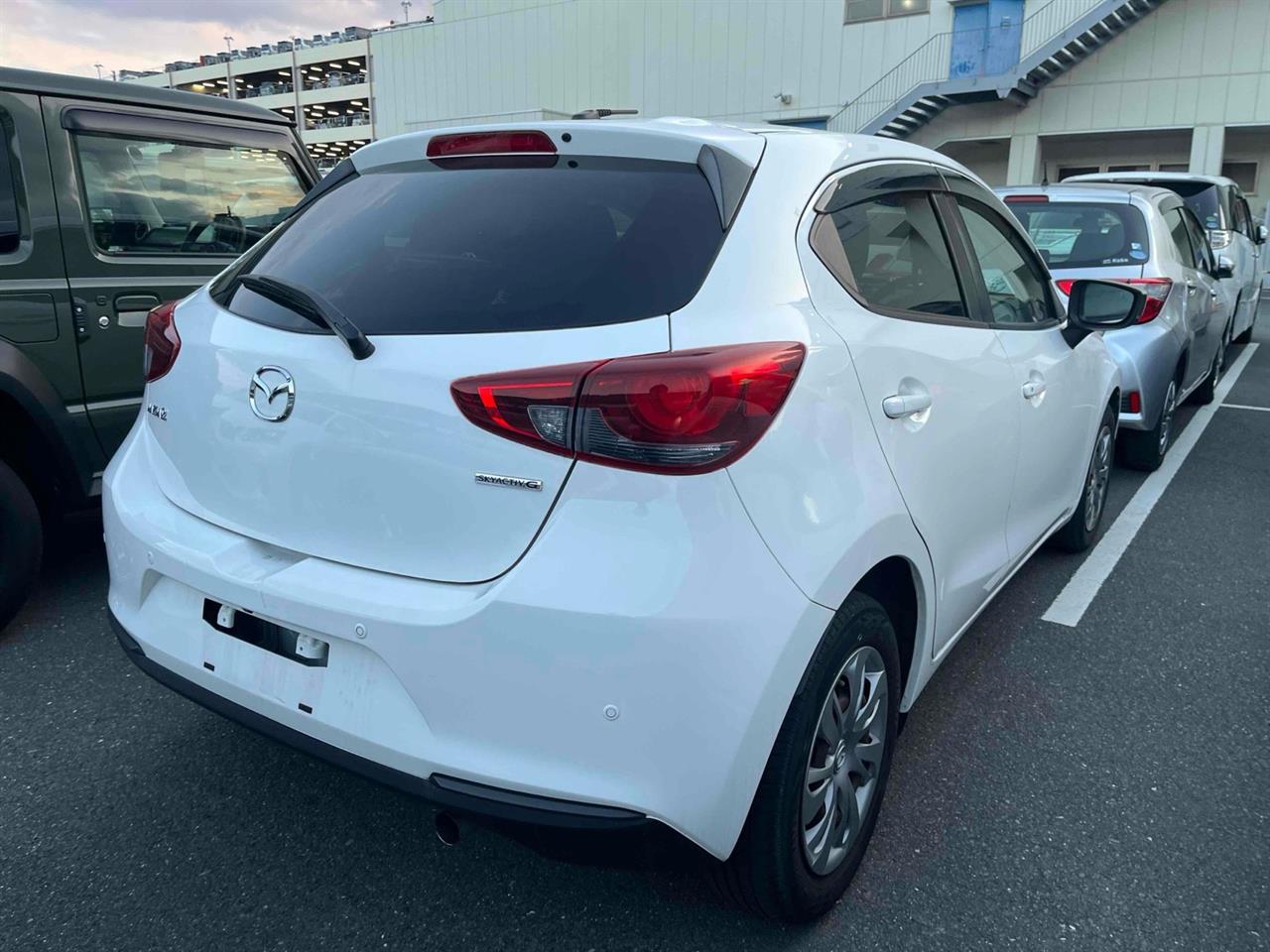 2021 Mazda 2 thumbnail