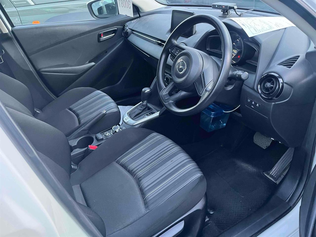 2021 Mazda 2 thumbnail