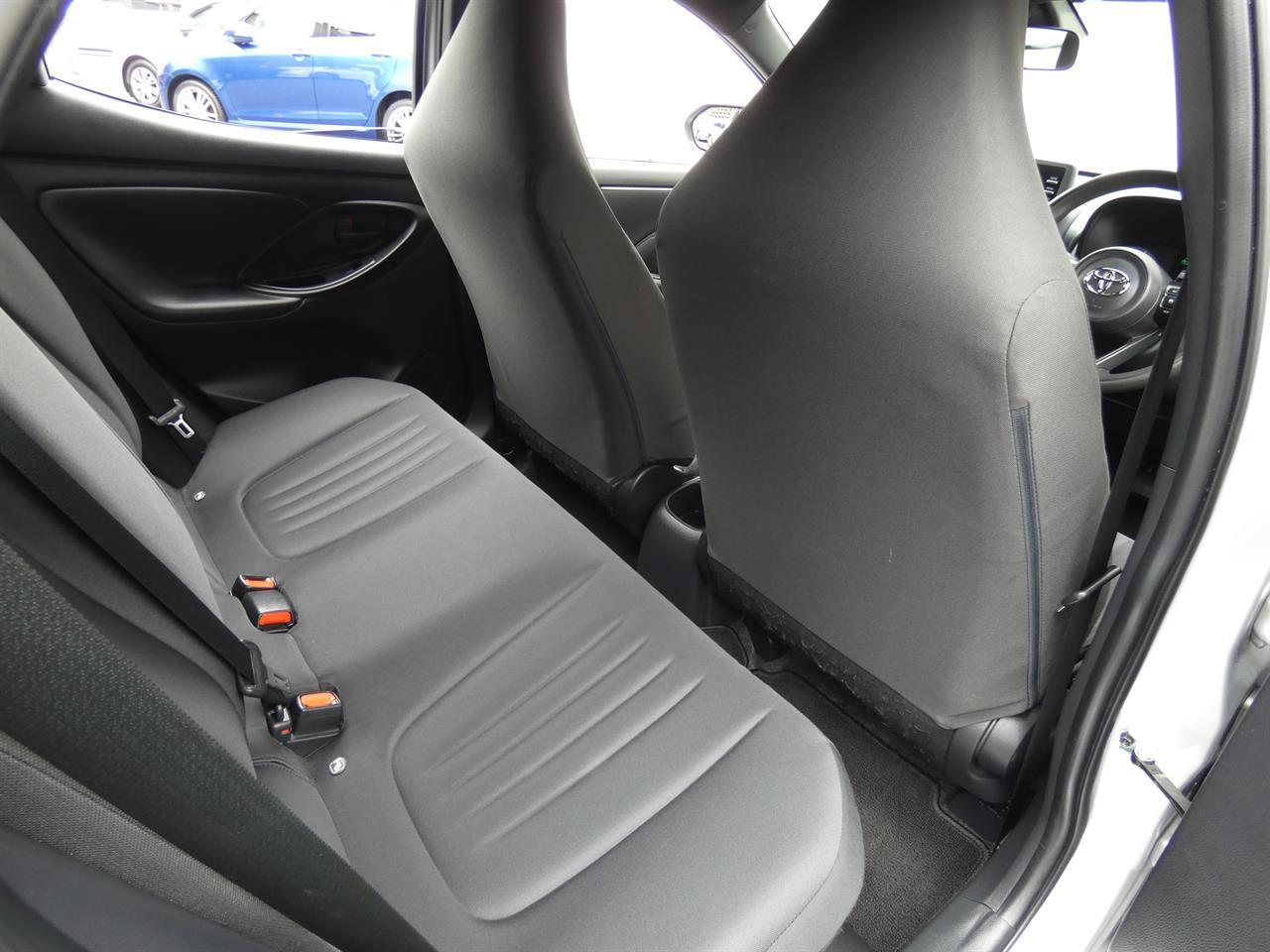 2021 Toyota YARIS thumbnail