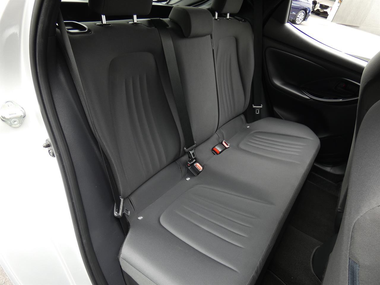 2021 Toyota YARIS thumbnail