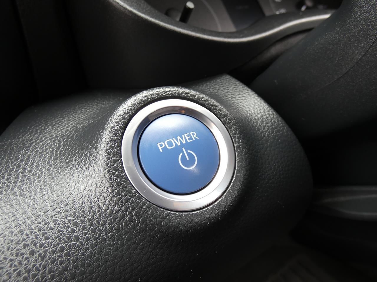2021 Toyota YARIS thumbnail