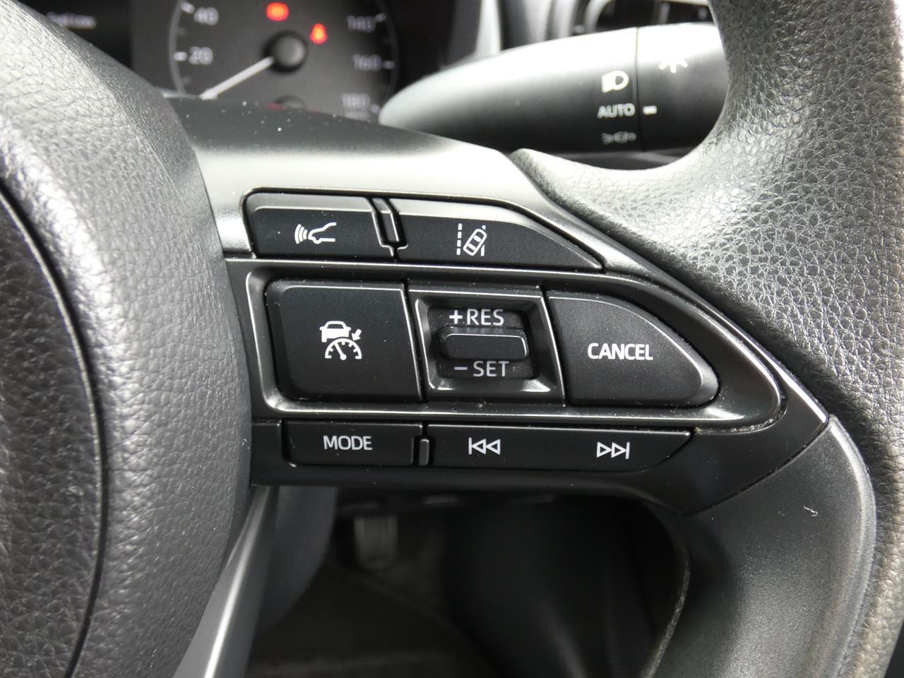 2021 Toyota YARIS thumbnail