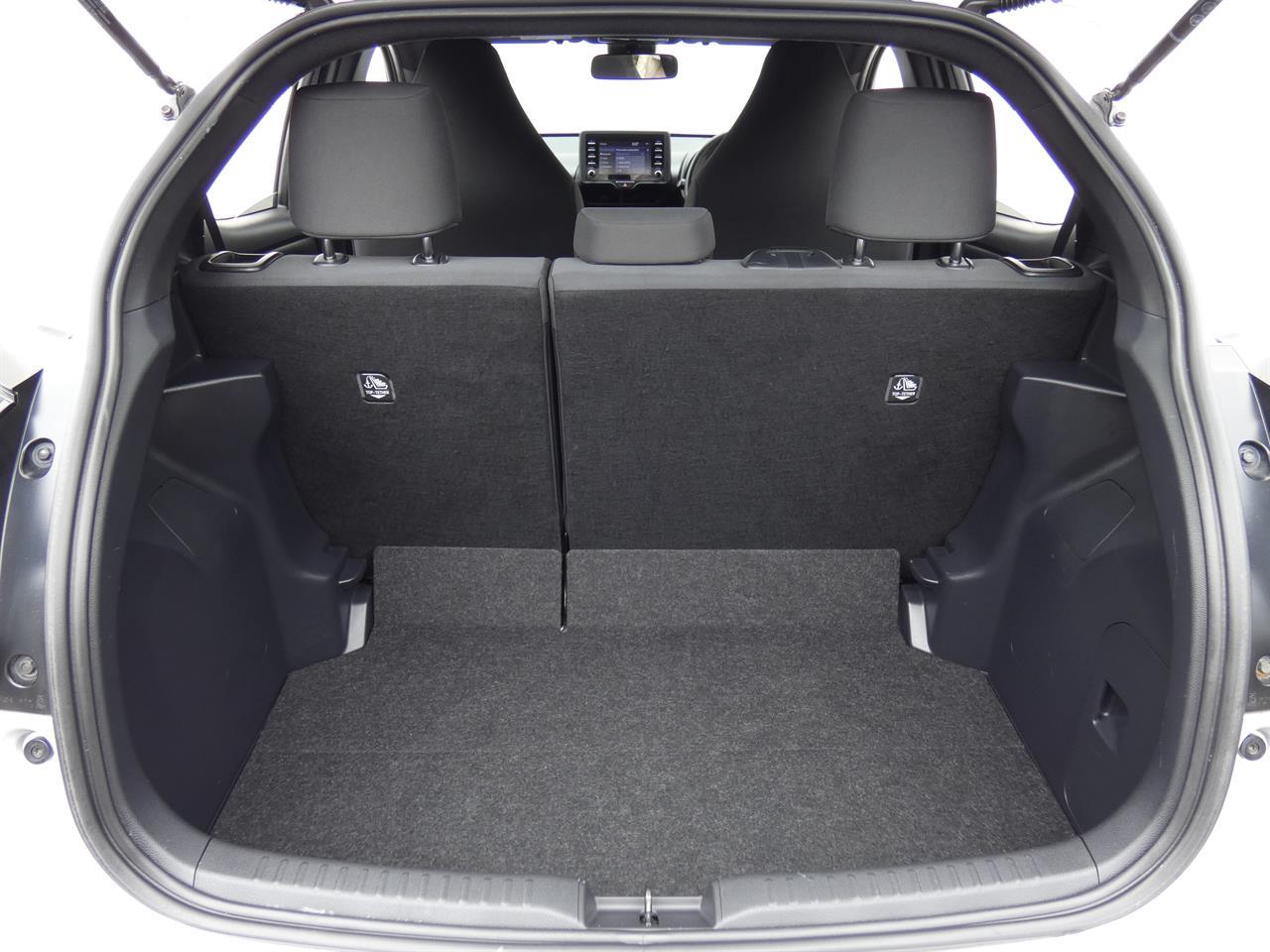 2021 Toyota YARIS thumbnail