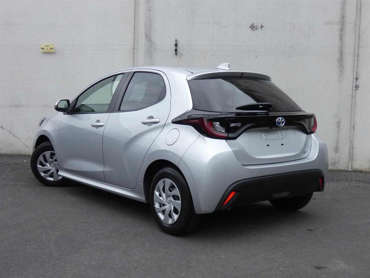 2021 Toyota YARIS thumbnail