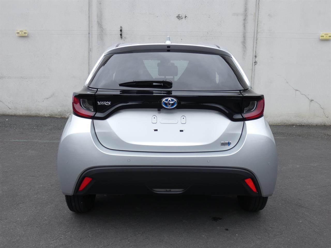 2021 Toyota YARIS thumbnail