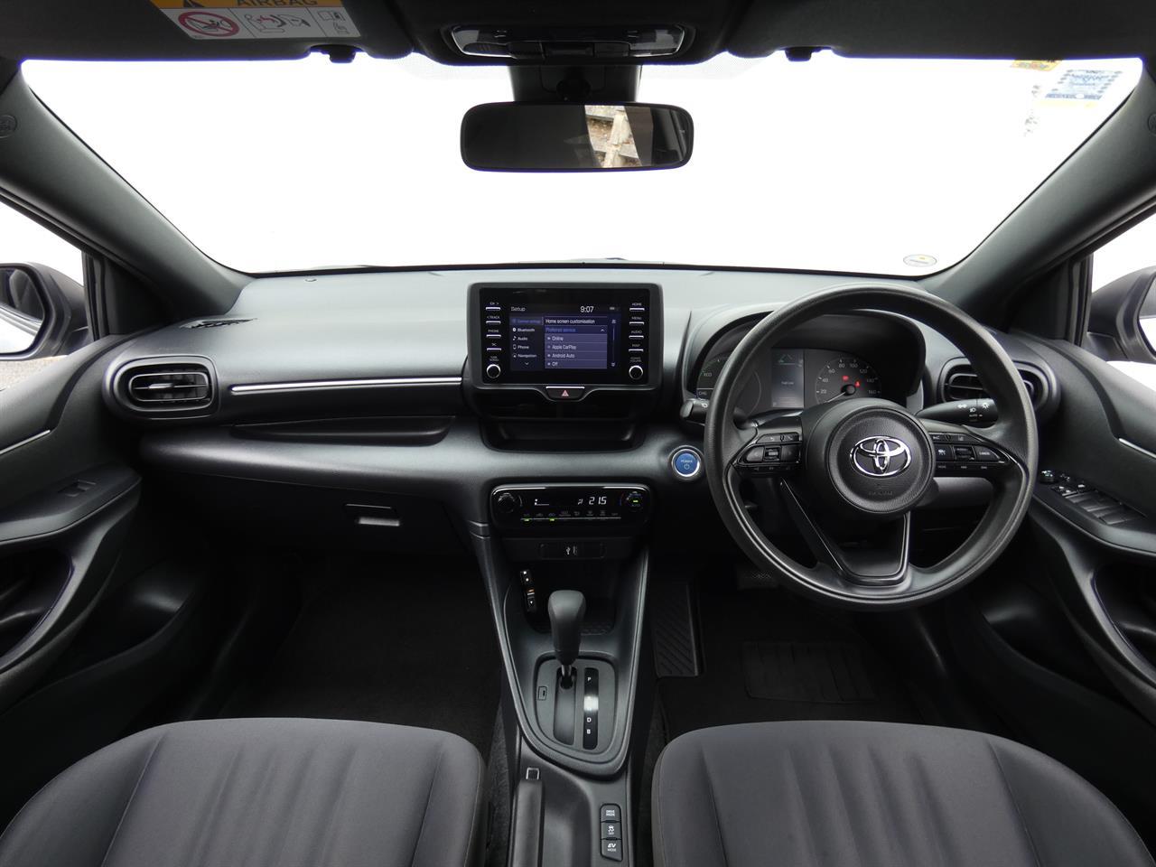 2021 Toyota YARIS thumbnail