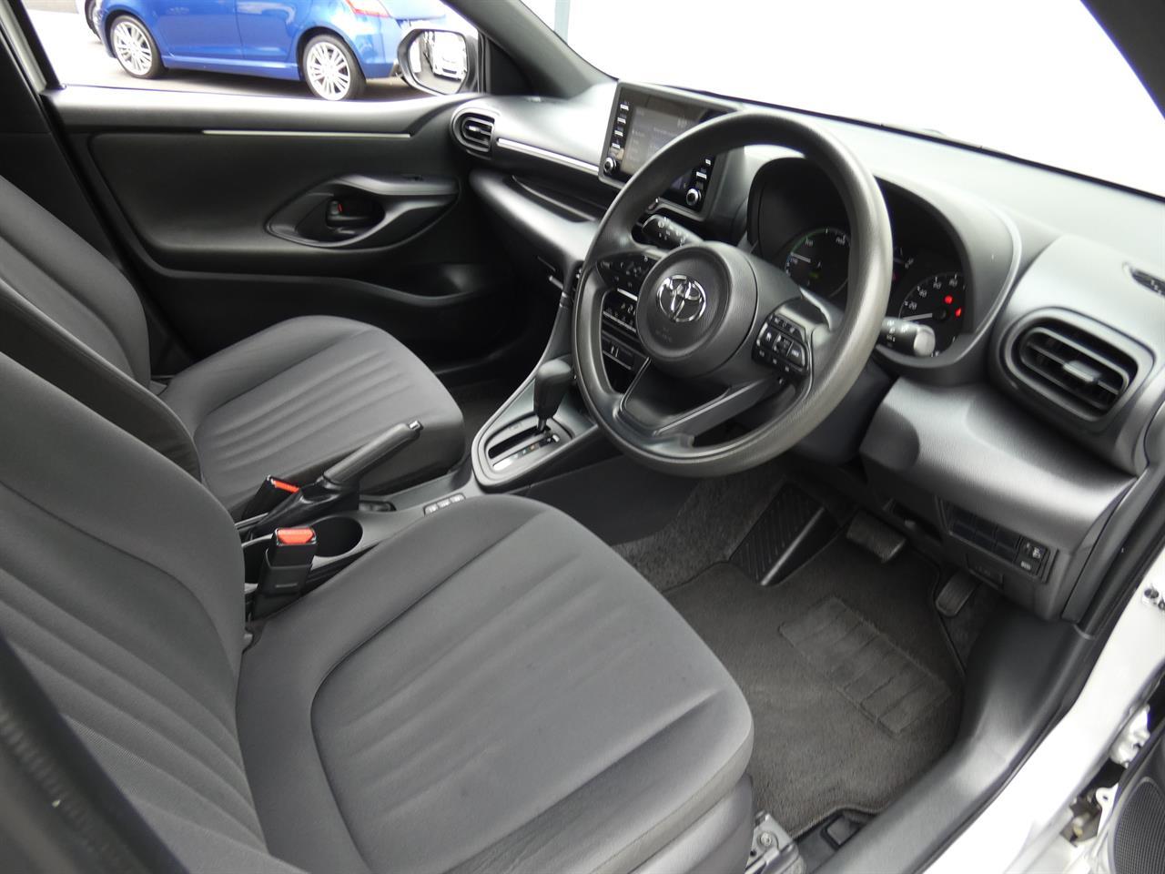 2021 Toyota YARIS thumbnail