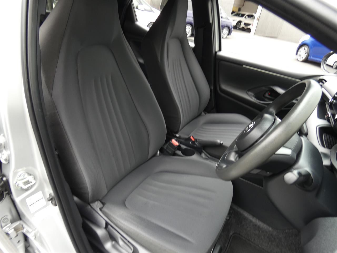2021 Toyota YARIS thumbnail