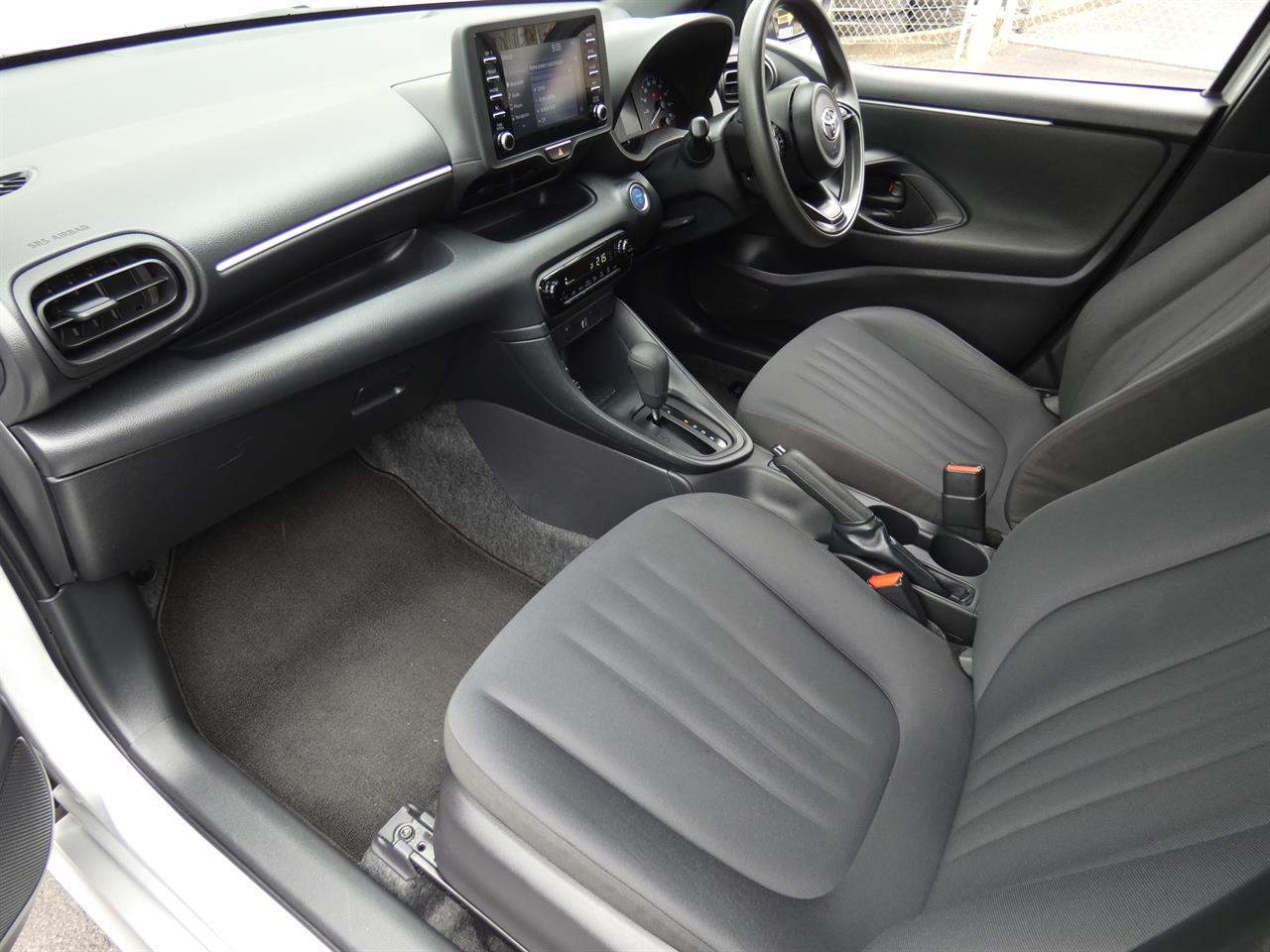 2021 Toyota YARIS thumbnail