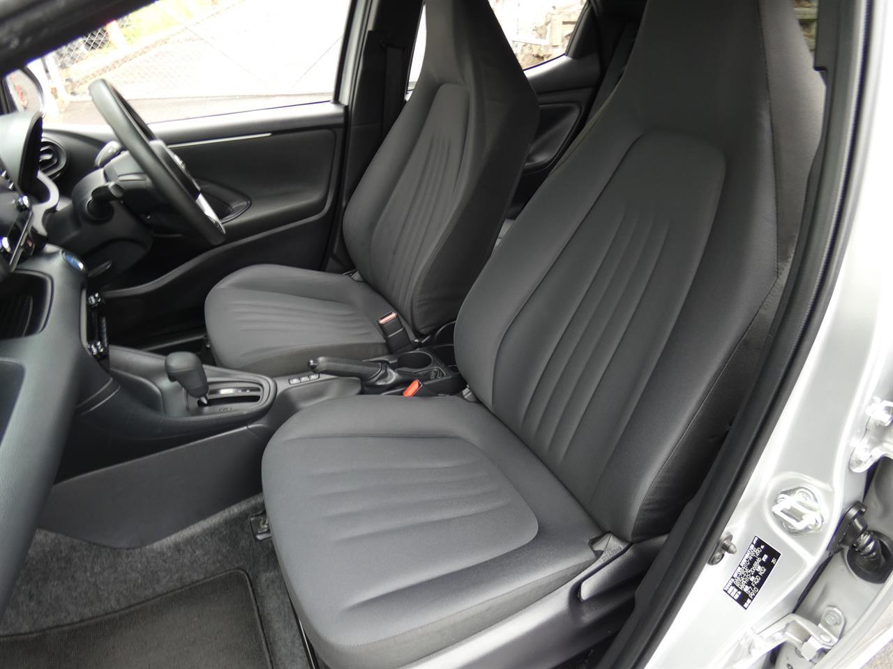 2021 Toyota YARIS thumbnail