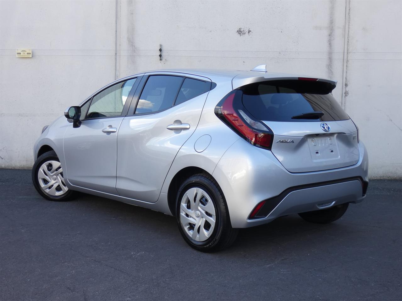 2022 Toyota AQUA thumbnail