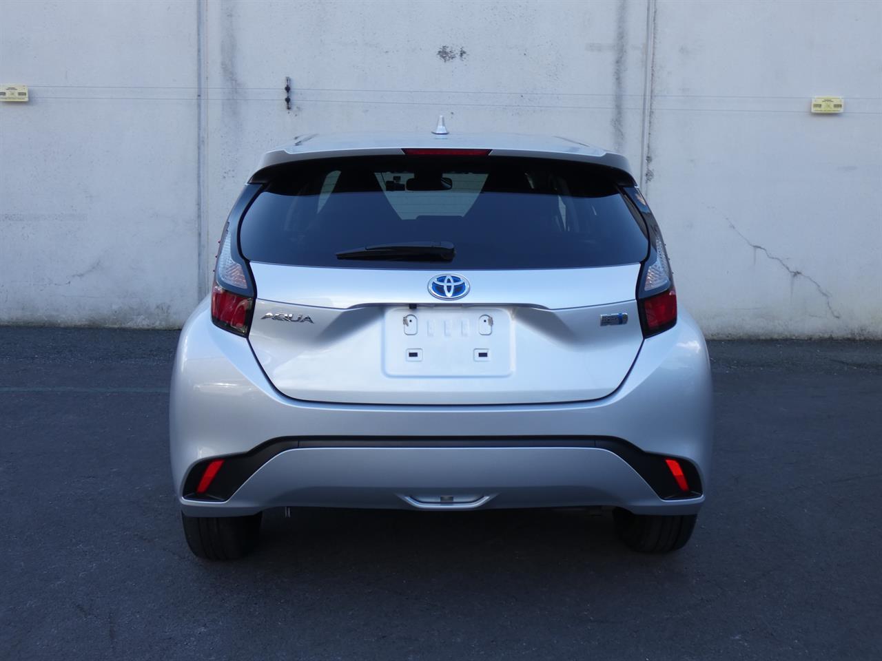 2022 Toyota AQUA thumbnail