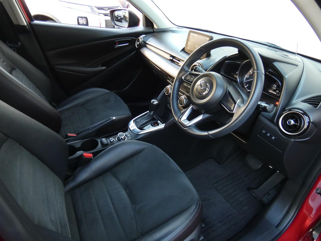 2017 Mazda DEMIO thumbnail