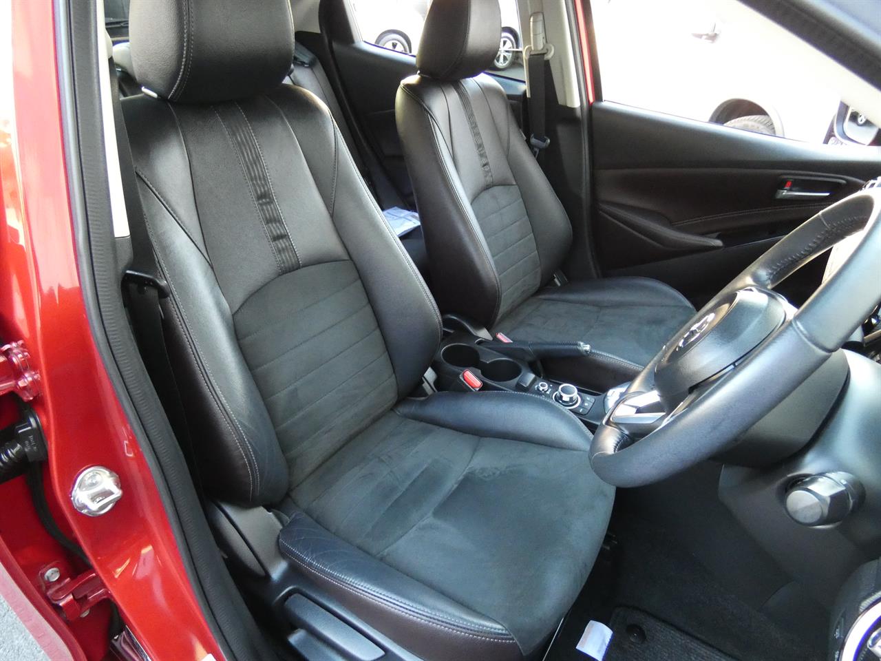 2017 Mazda DEMIO thumbnail
