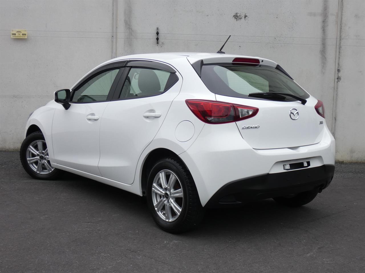 2016 Mazda DEMIO thumbnail