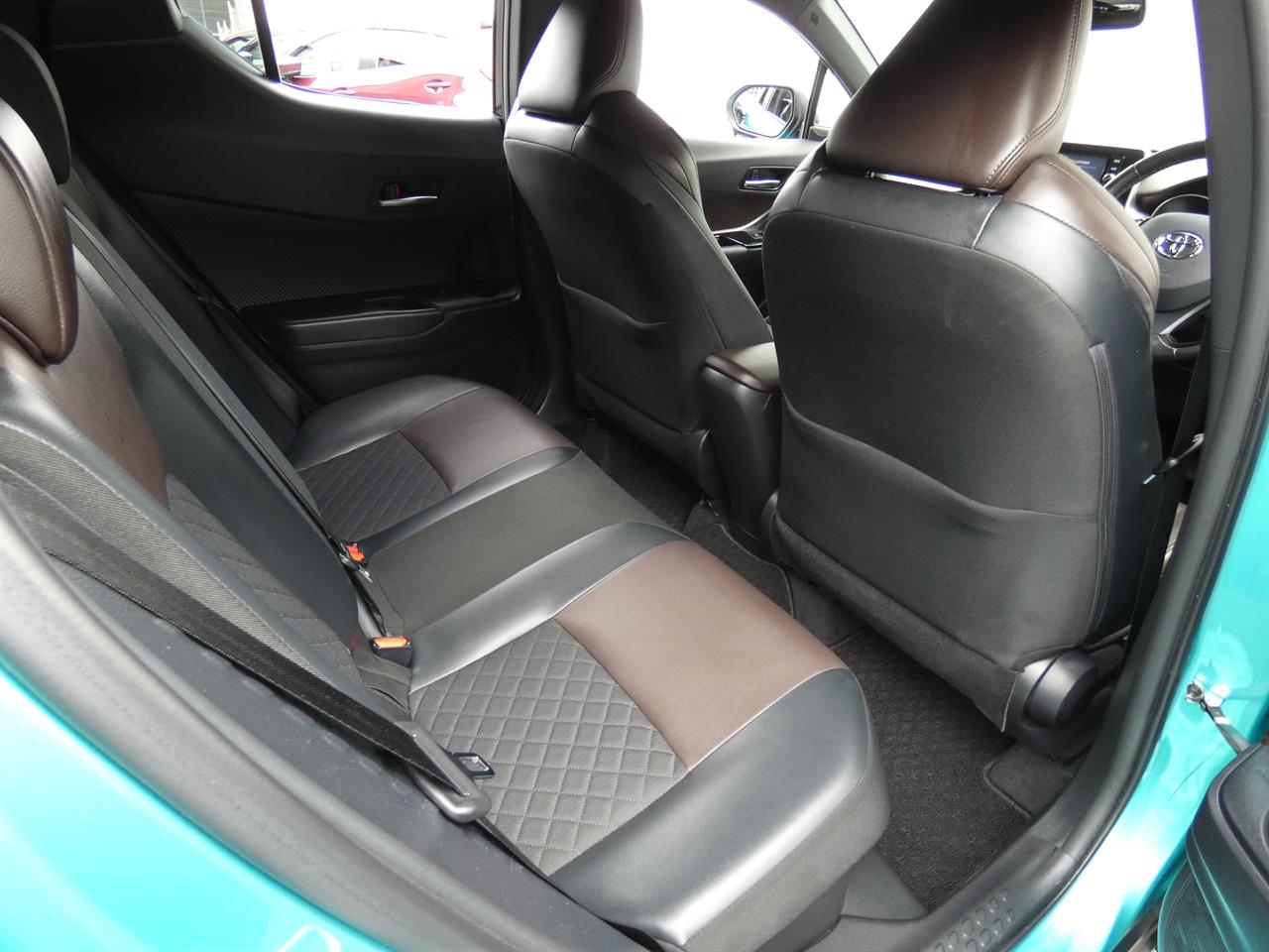 2017 Toyota C-HR thumbnail