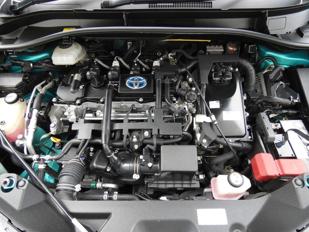 2017 Toyota C-HR thumbnail