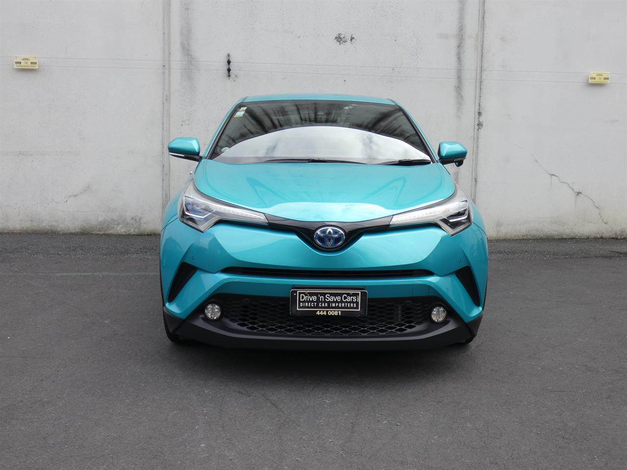 2017 Toyota C-HR thumbnail