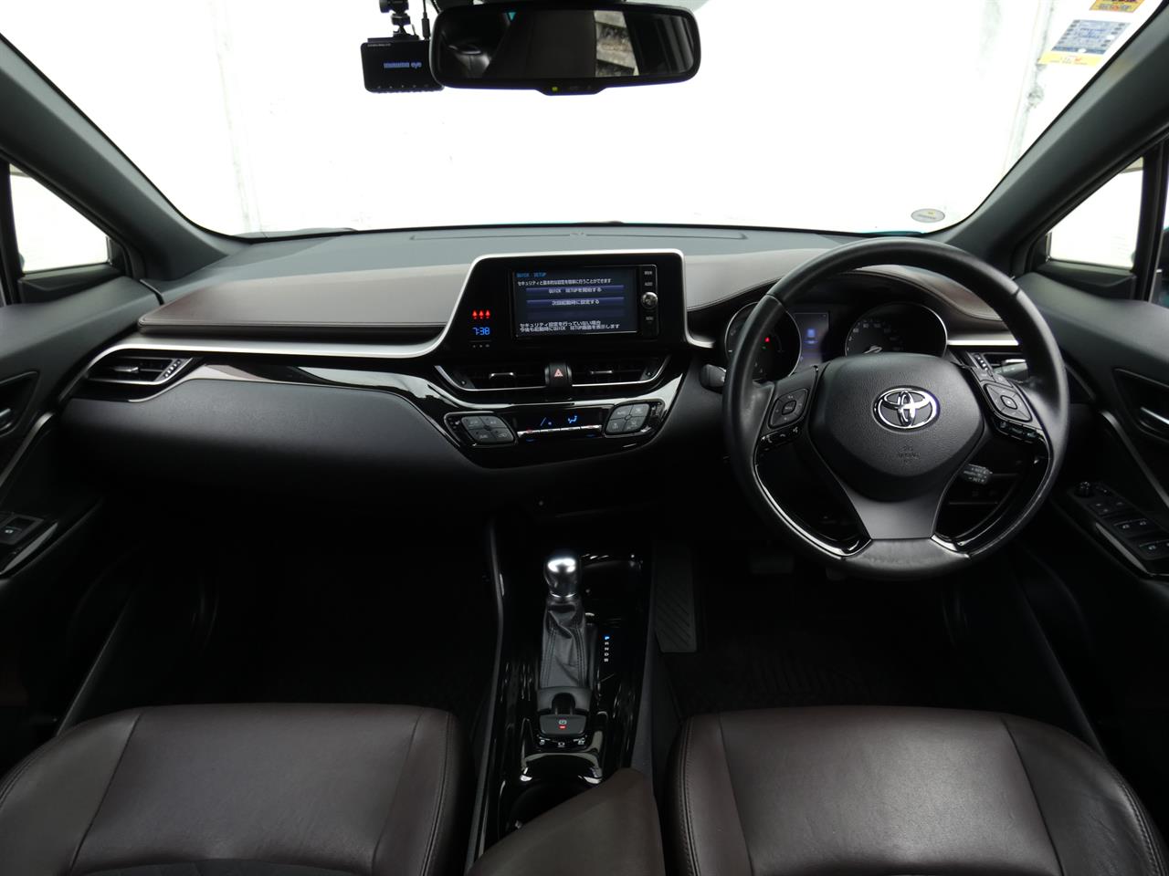 2017 Toyota C-HR thumbnail