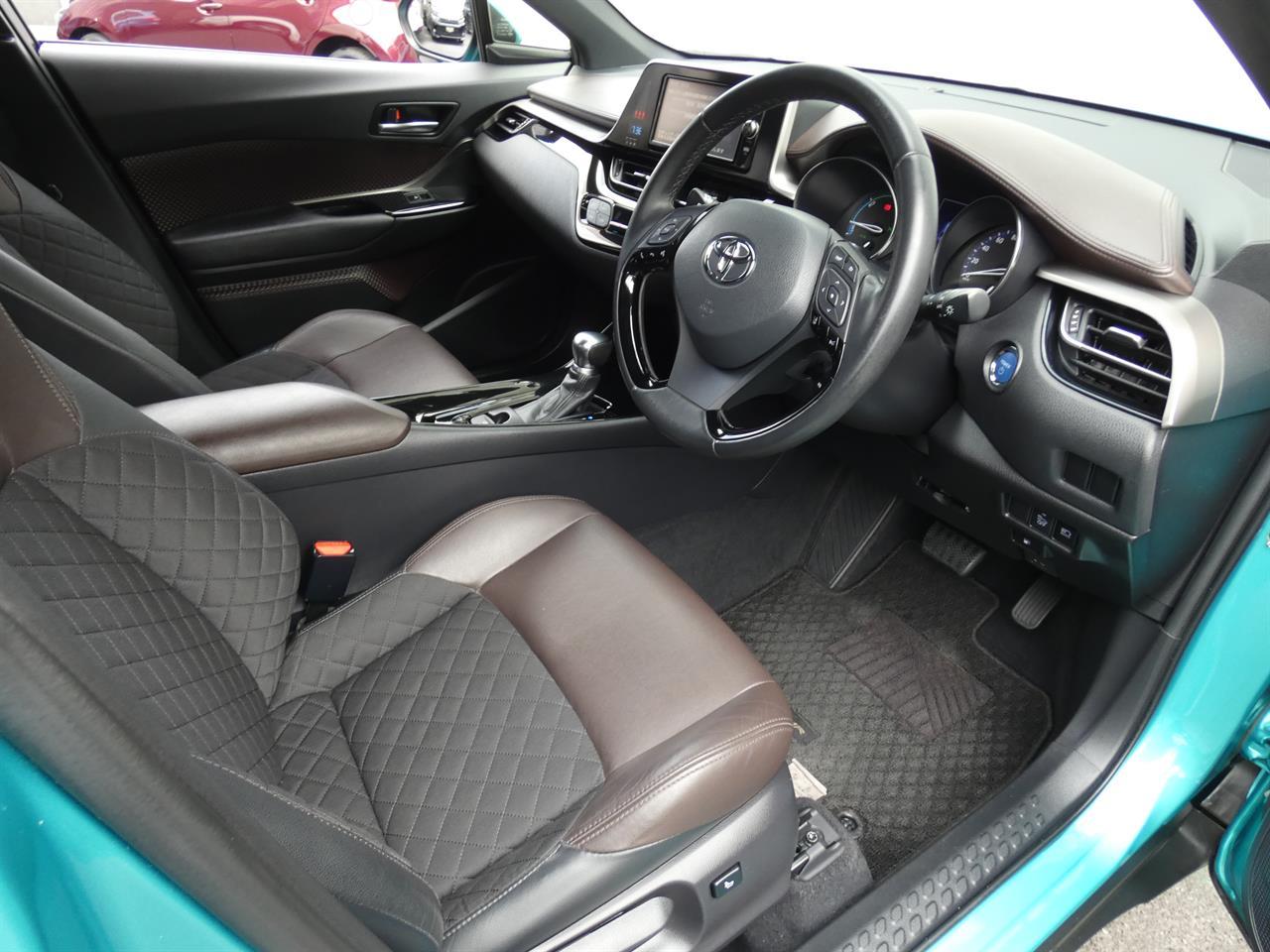 2017 Toyota C-HR thumbnail