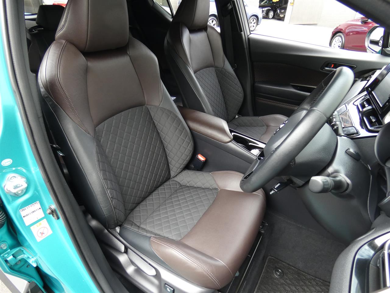 2017 Toyota C-HR thumbnail