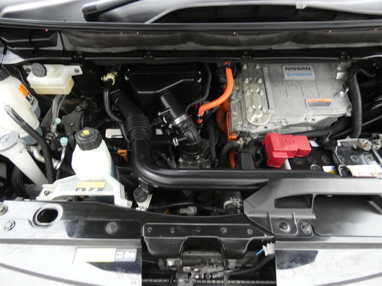 2018 Nissan SERENA thumbnail