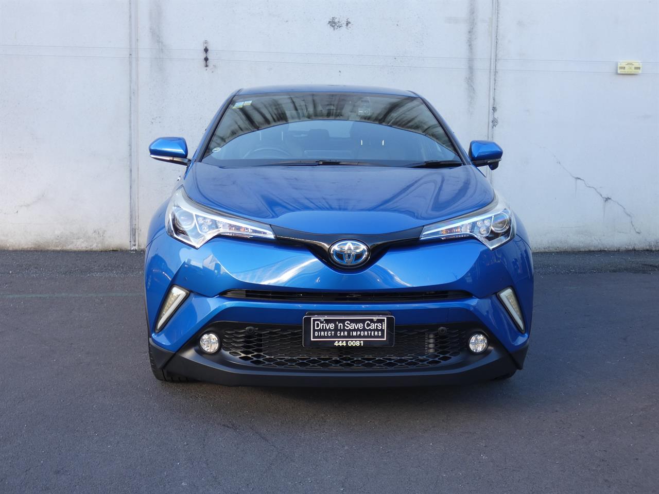2017 Toyota C-HR thumbnail